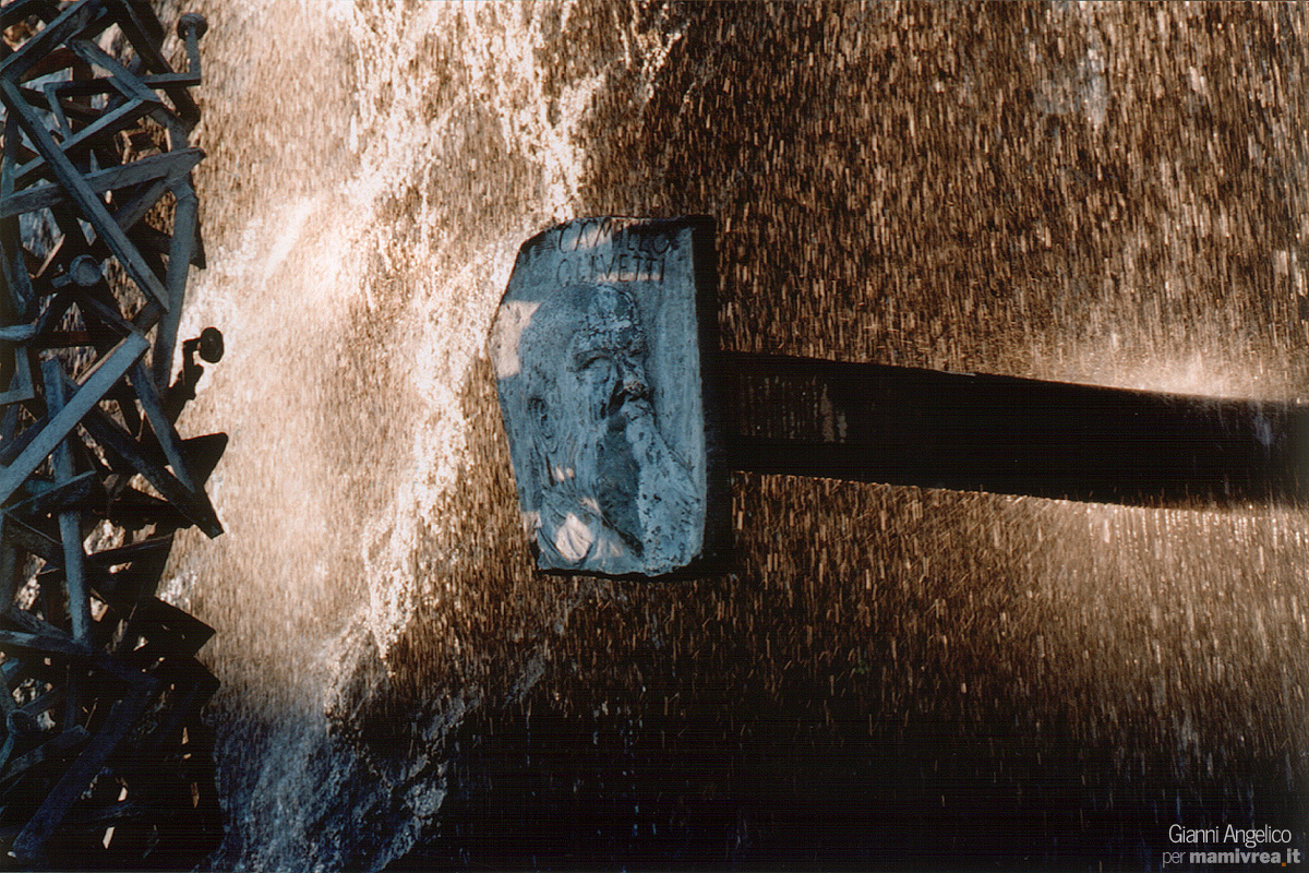 Ivrea: fontana di Camillo Olivetti